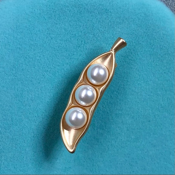 Sold. 🪲PEAS IN A POD BRUSHED GOLDEN BROOCH PIN - Picture 3 of 15
